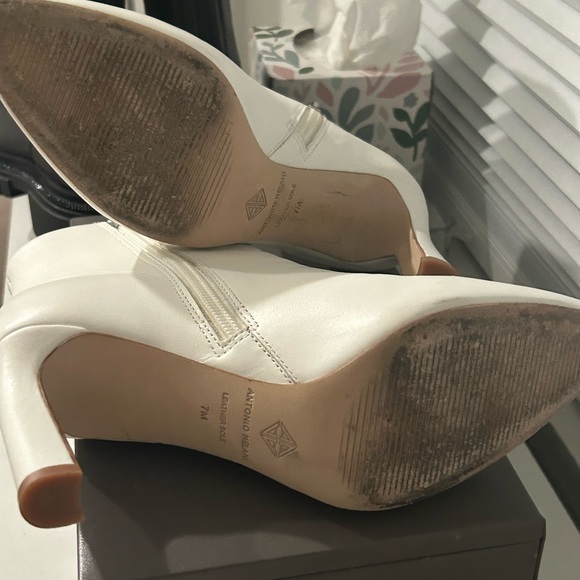 White Leather Antonio Milani Ankle Booties. Size 7. - Picture 3 of 6